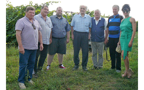 Ismét dr. Sipos Lajos szőlőnemesítőnél jártunk